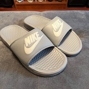 Women’s gray Nike slides size 7